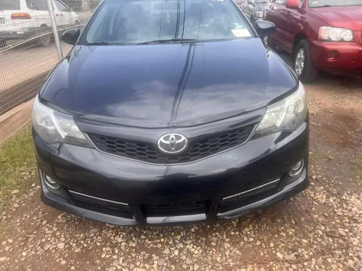 Toyota Camry   - 2014