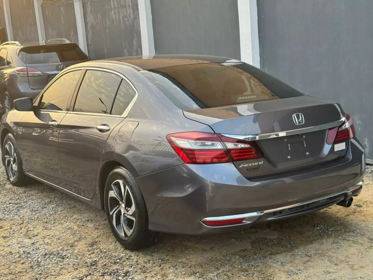 Honda Accord   - 2017