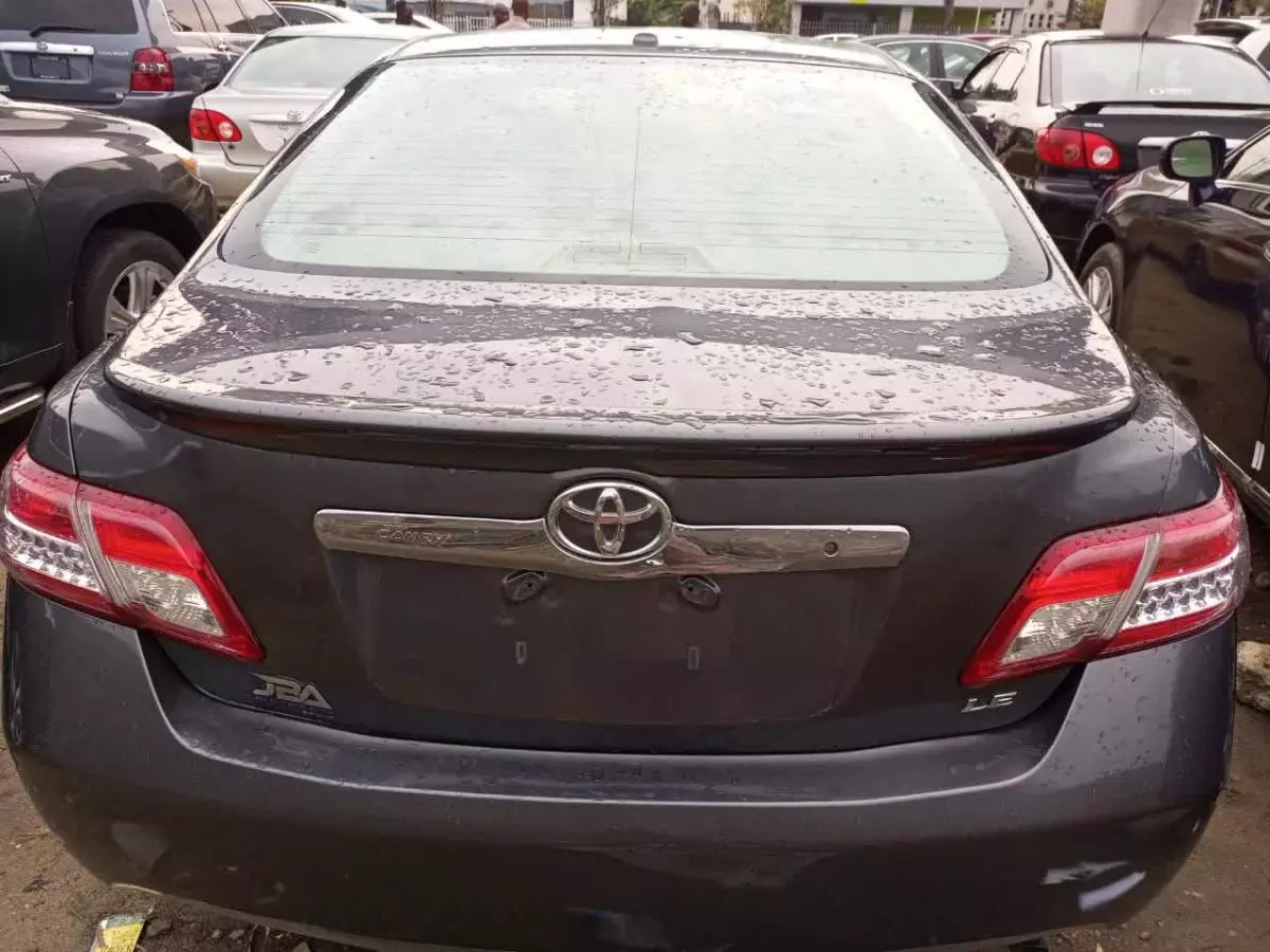 Toyota Camry - 2010