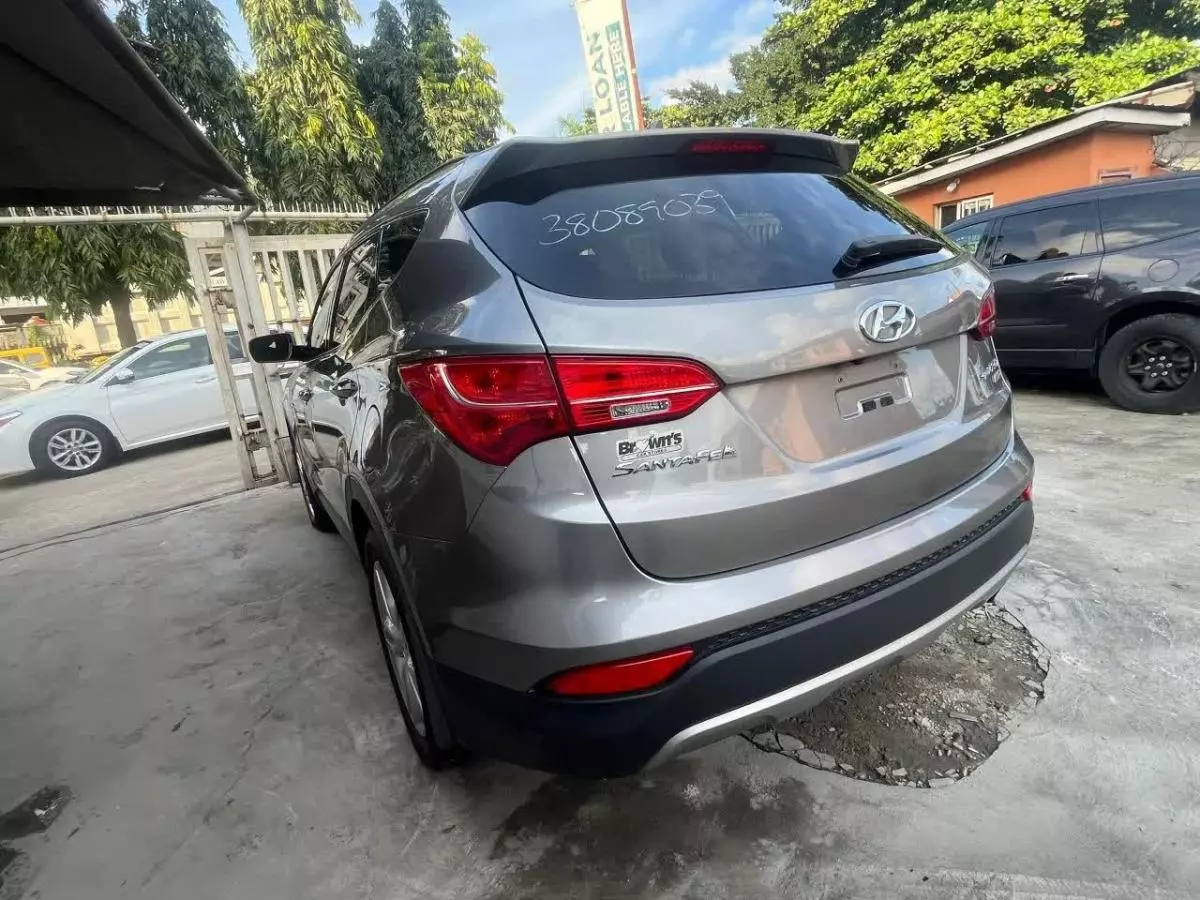 Hyundai Santa Fe   - 2014