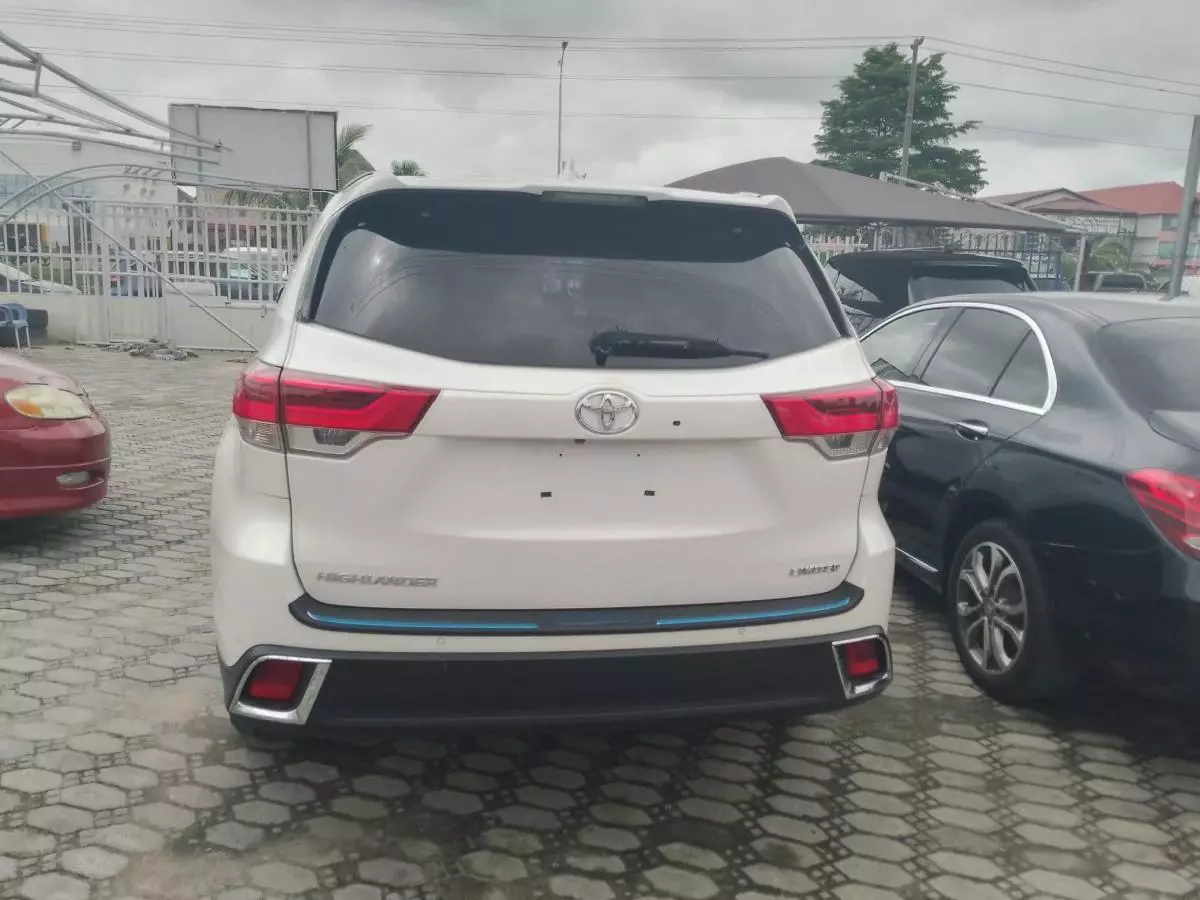 Toyota Highlander   - 2019