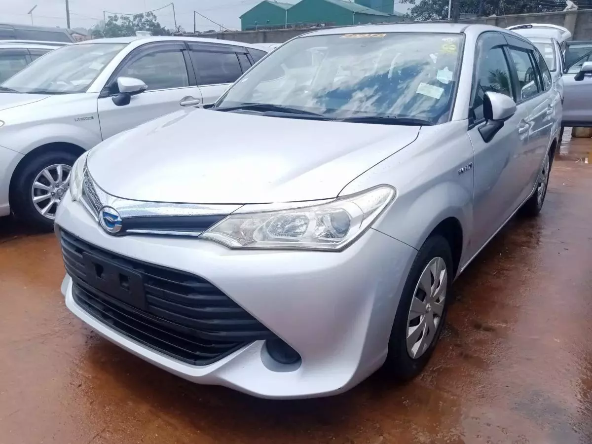 Toyota Fielder hybrid    - 2015