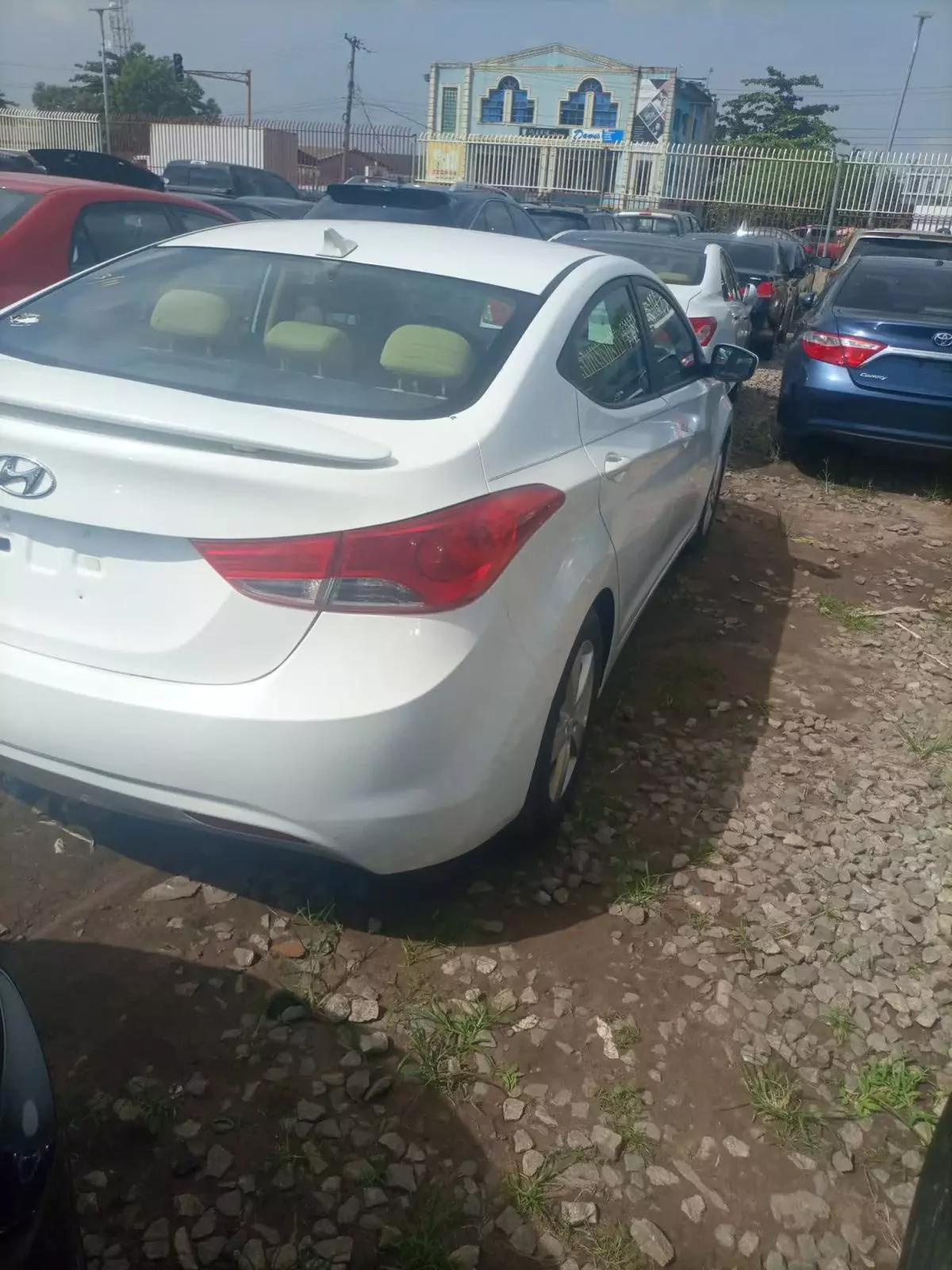 Hyundai Elantra   - 2013