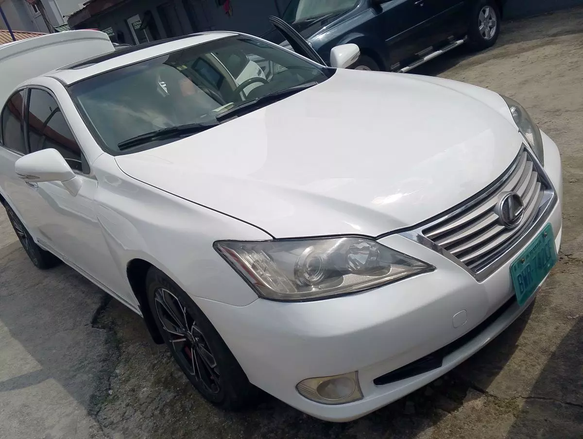 Lexus ES 350   - 2011