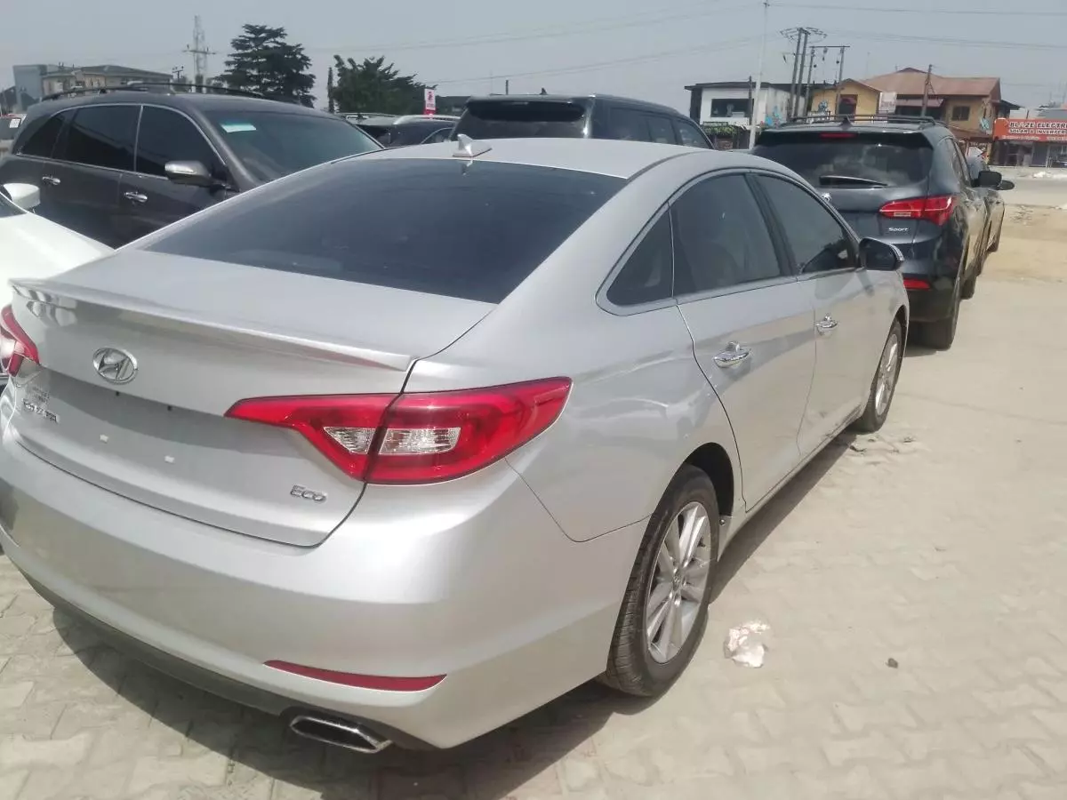 Hyundai Sonata   - 2015