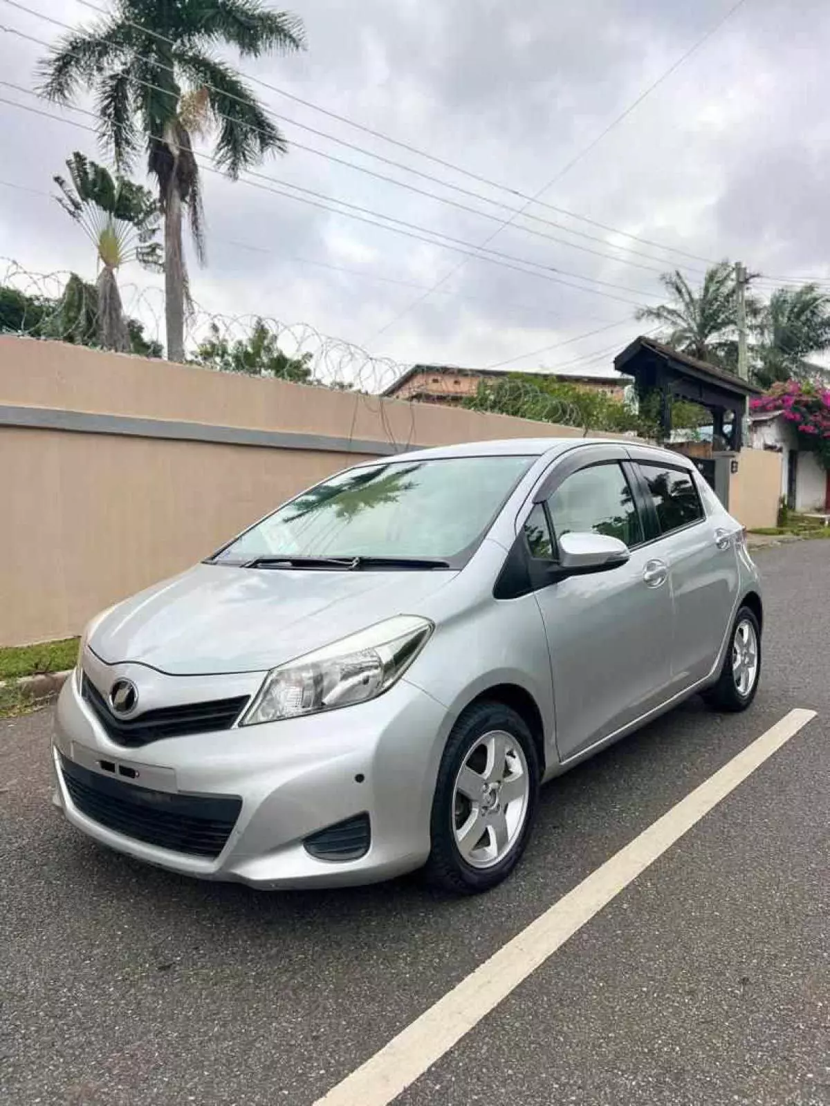 Toyota Vitz   - 2012