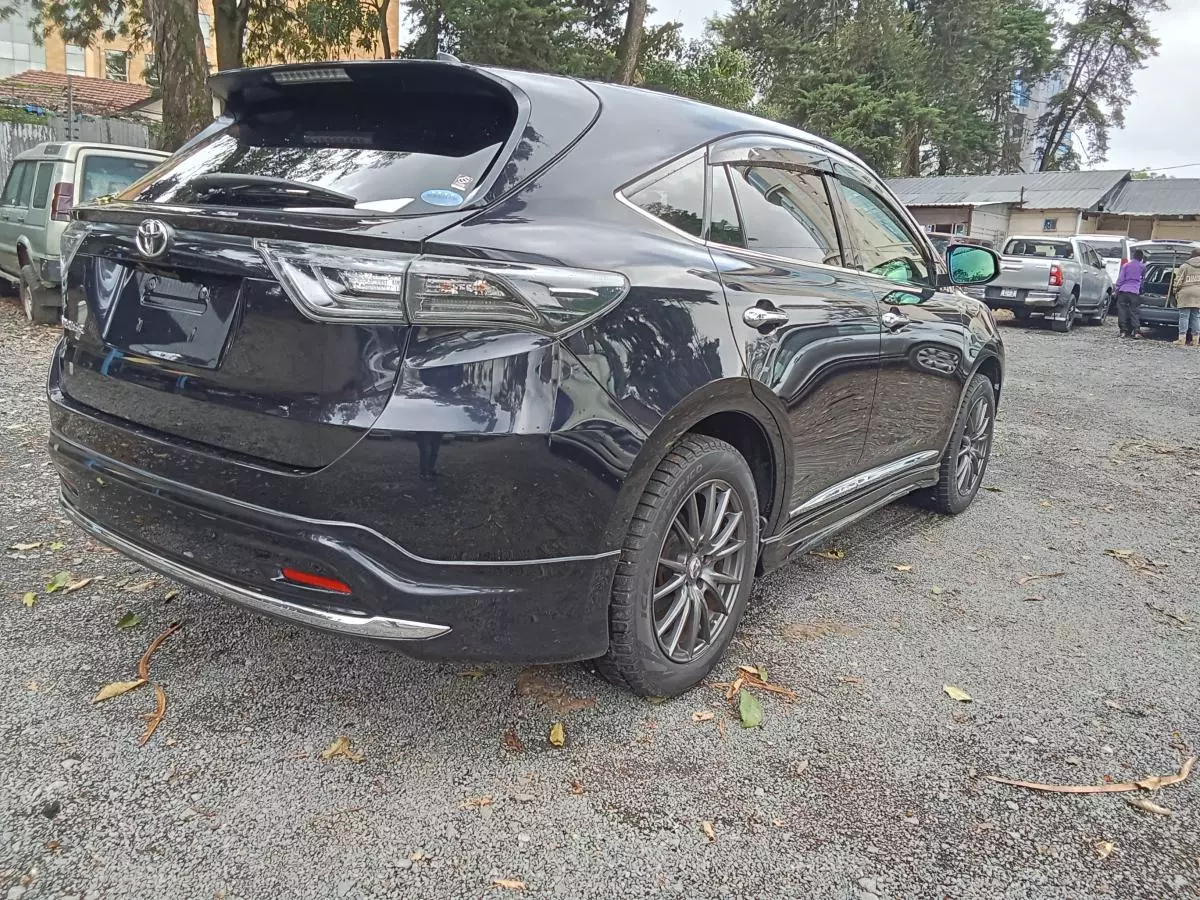 Toyota Harrier   - 2017