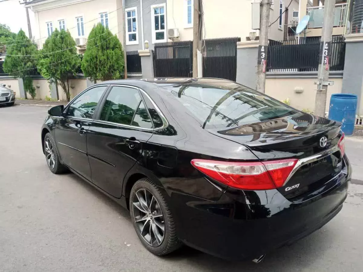 Toyota Camry - 2015