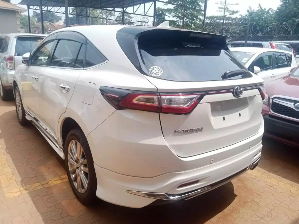 Toyota Harrier   - 2016