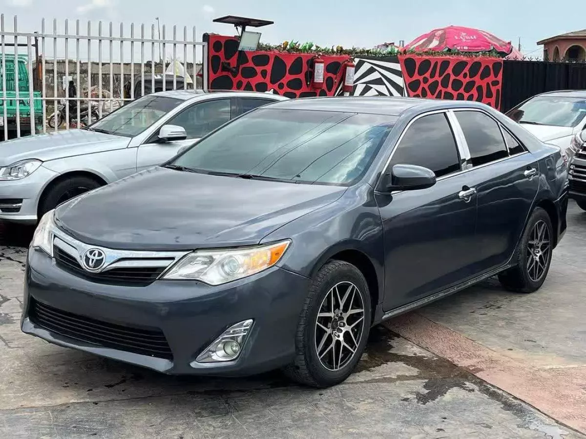 Toyota Camry   - 2012