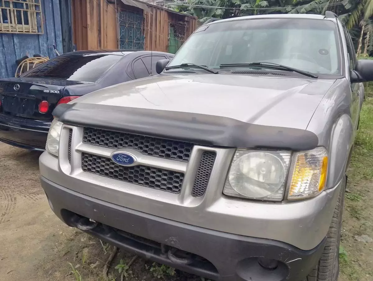 Ford explorer trac   - 2004