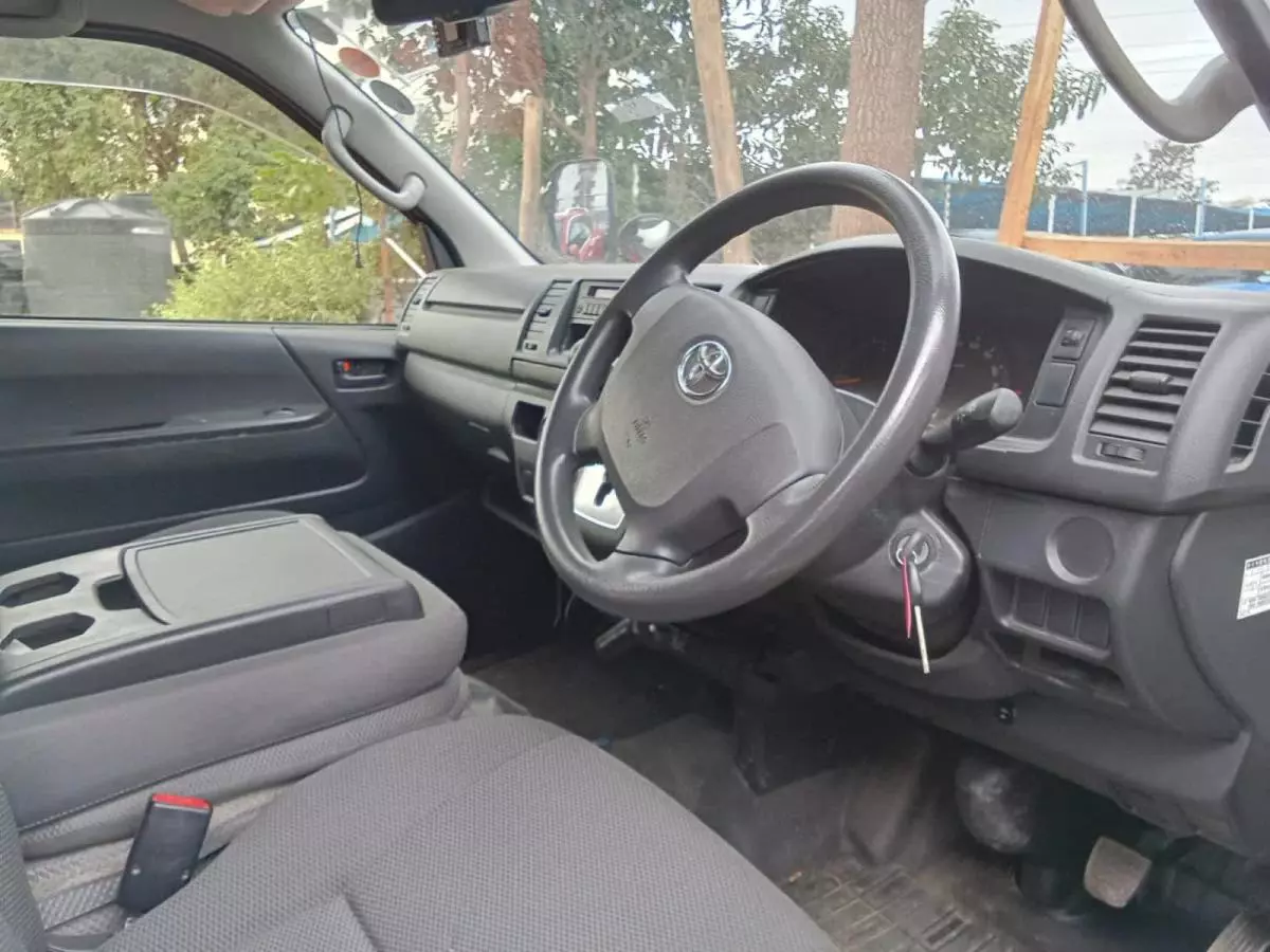Toyota Hiace - 2016