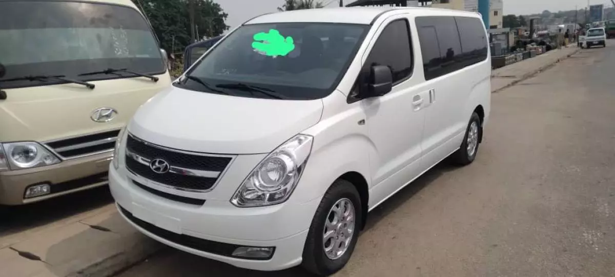 Hyundai H-1 Starex   - 2012