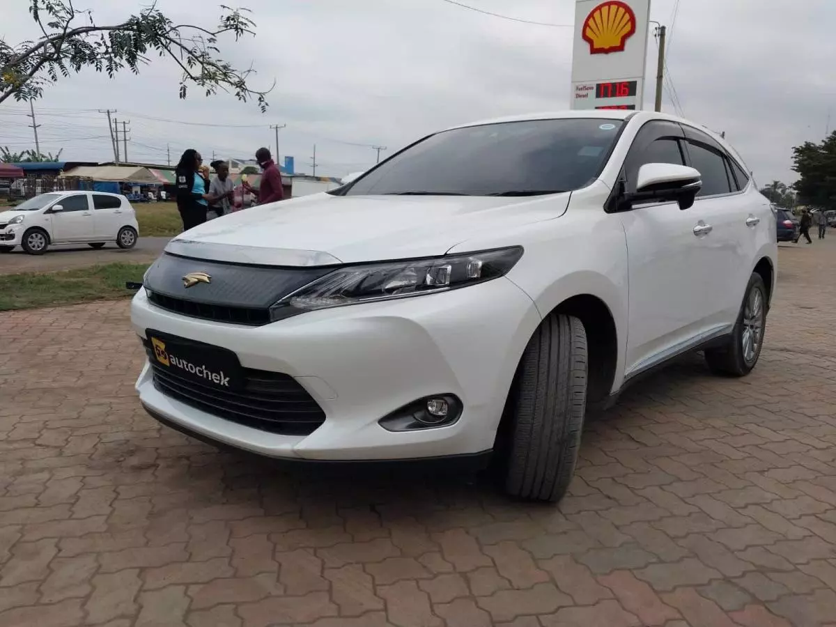 Toyota Harrier   - 2017