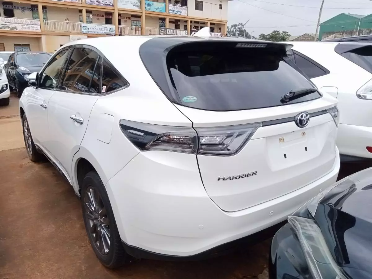 Toyota Harrier   - 2015