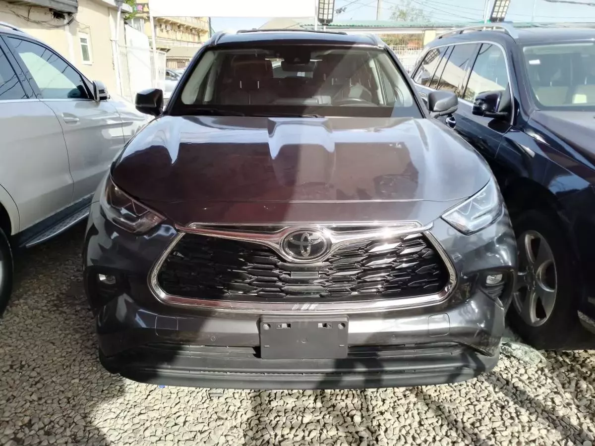 Toyota Highlander   - 2021