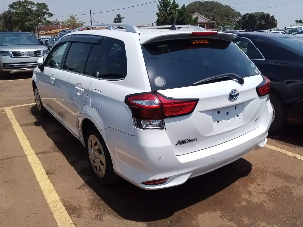 Toyota Fielder hybrid    - 2017