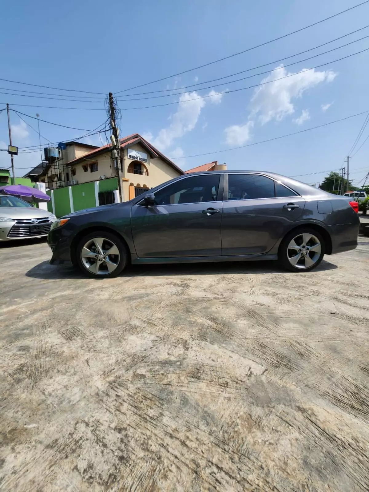 Toyota Camry   - 2014