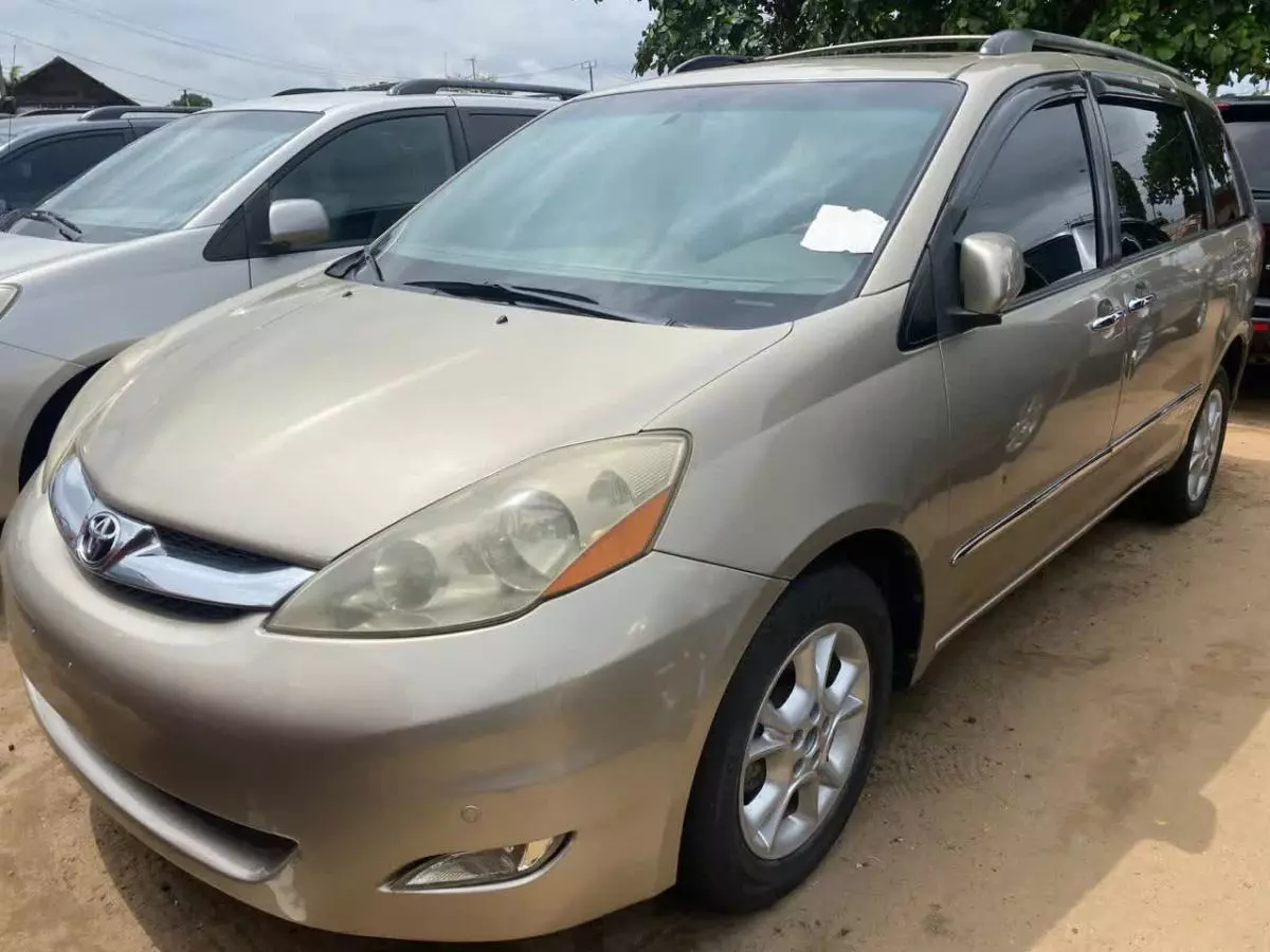 Toyota Sienna   - 2006