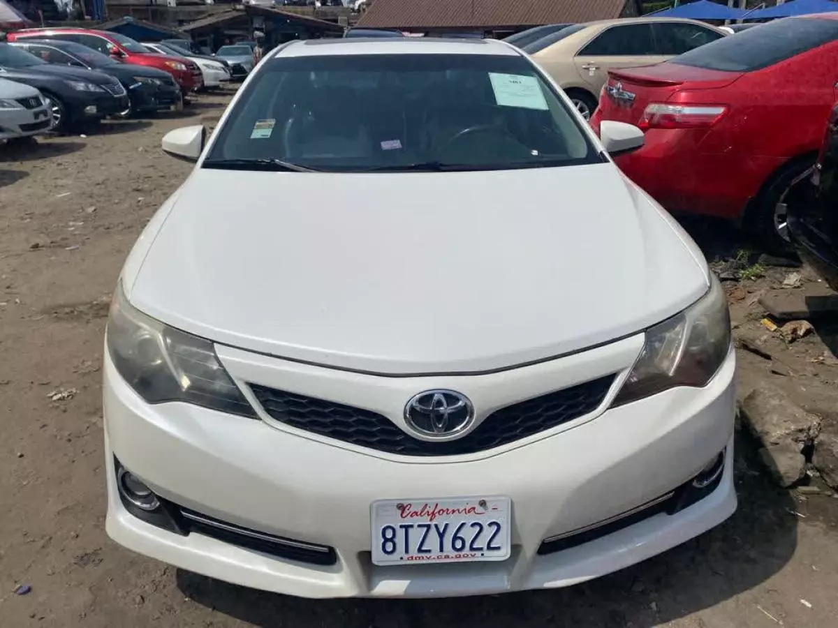 Toyota Camry - 2012