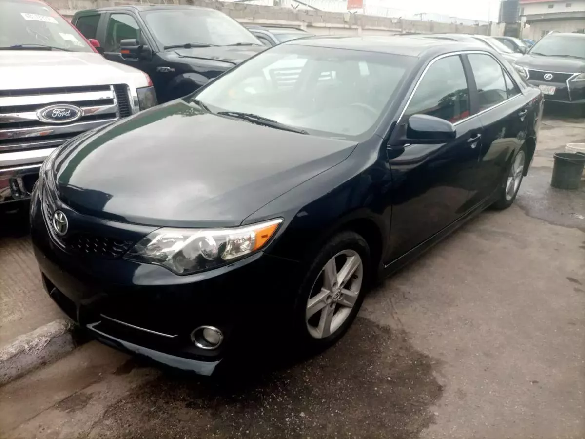 Toyota Camry   - 2012