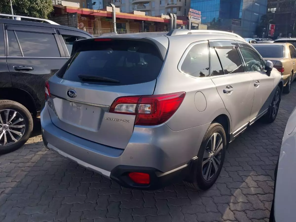 Subaru Outback   - 2017