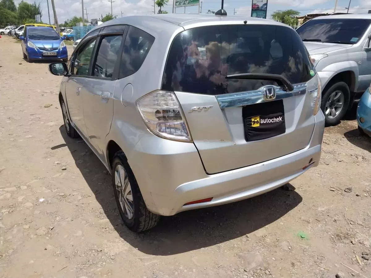 Honda Fit Hybrid    - 2012