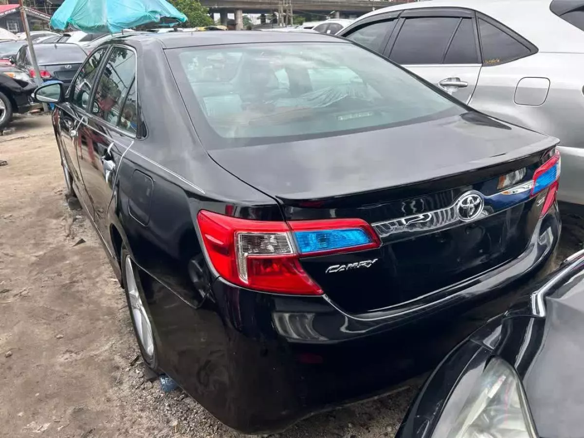 Toyota Camry   - 2012