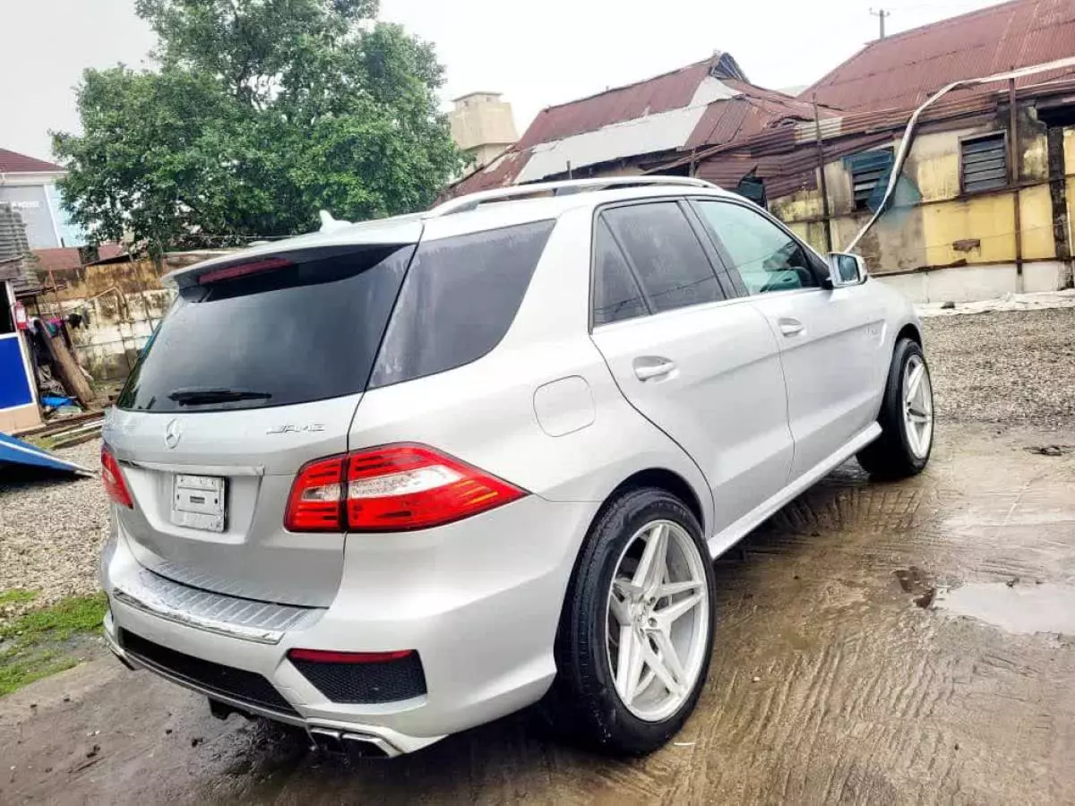 Mercedes-Benz ML 63 AMG   - 2012