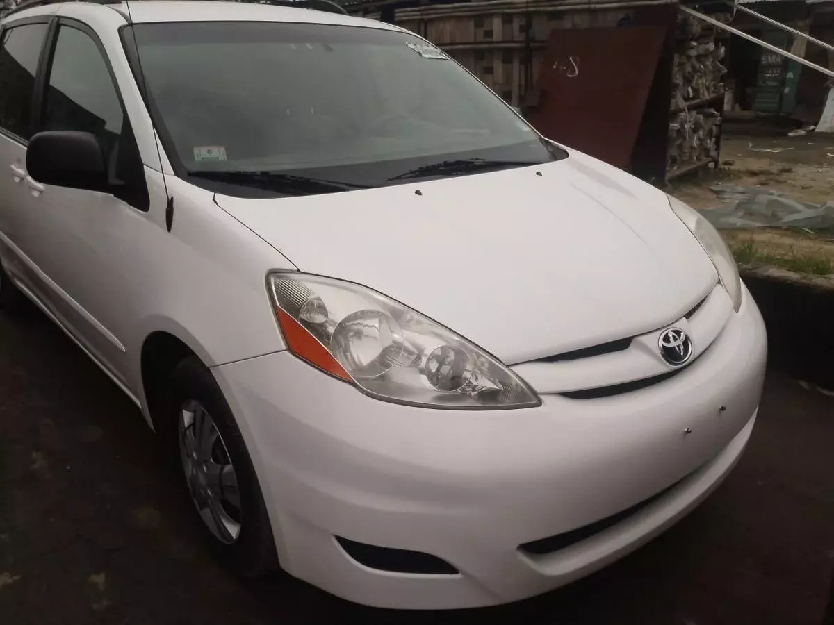 Toyota Sienna   - 2008