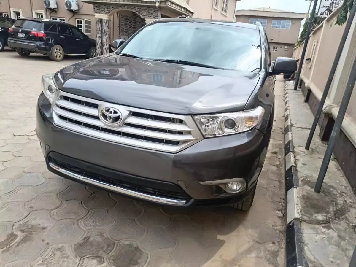 Toyota Highlander   - 2012