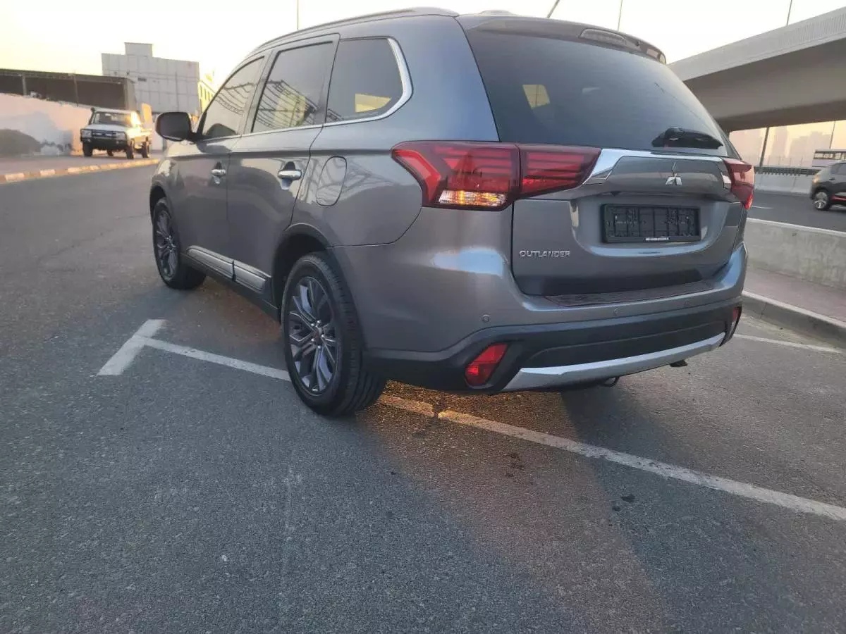 Mitsubishi OUTLANDER   - 2016