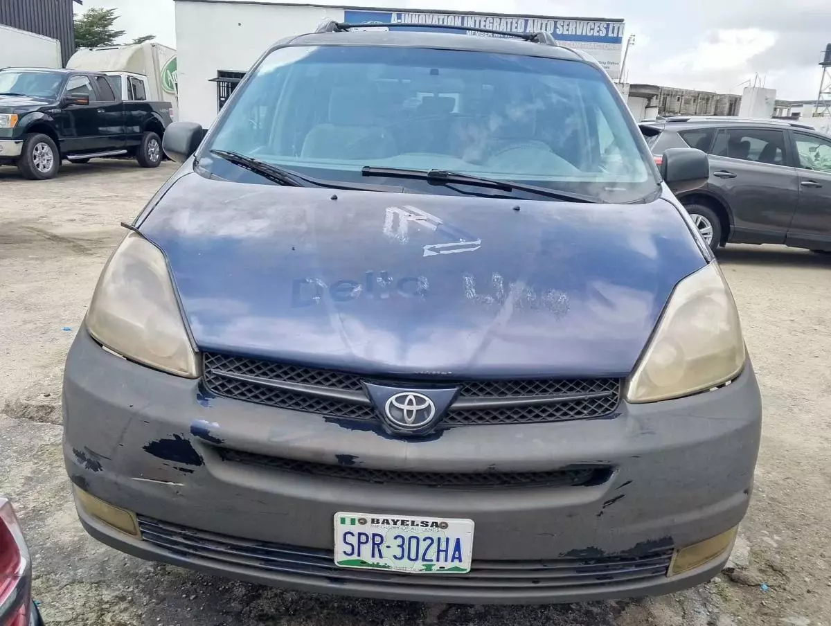 Toyota Sienna   - 2004