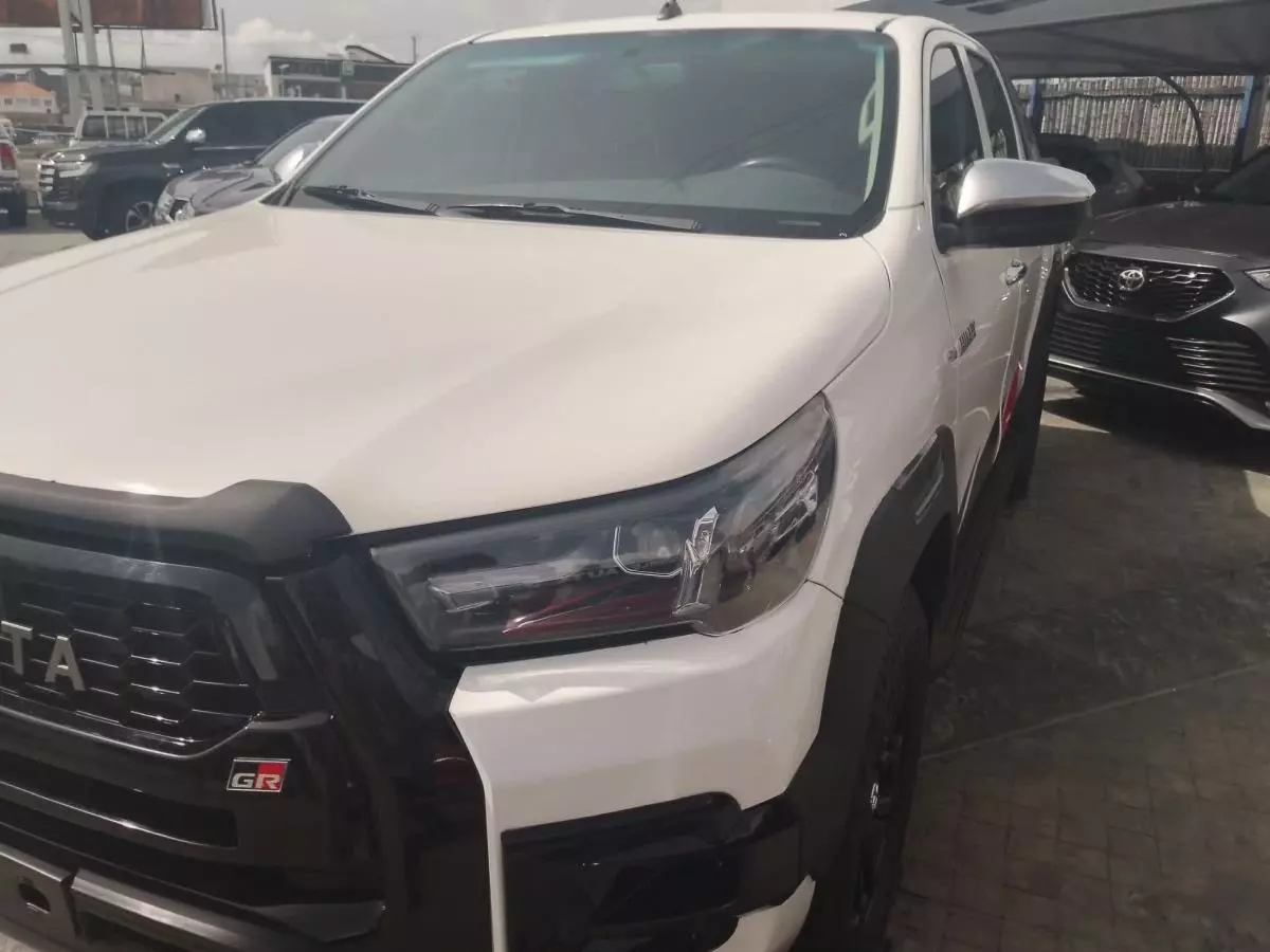 Toyota Hilux   - 2018