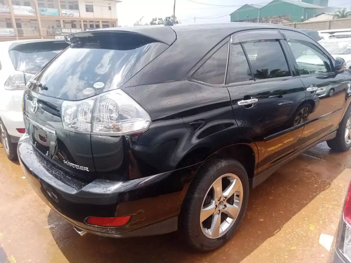 Toyota Harrier   - 2011