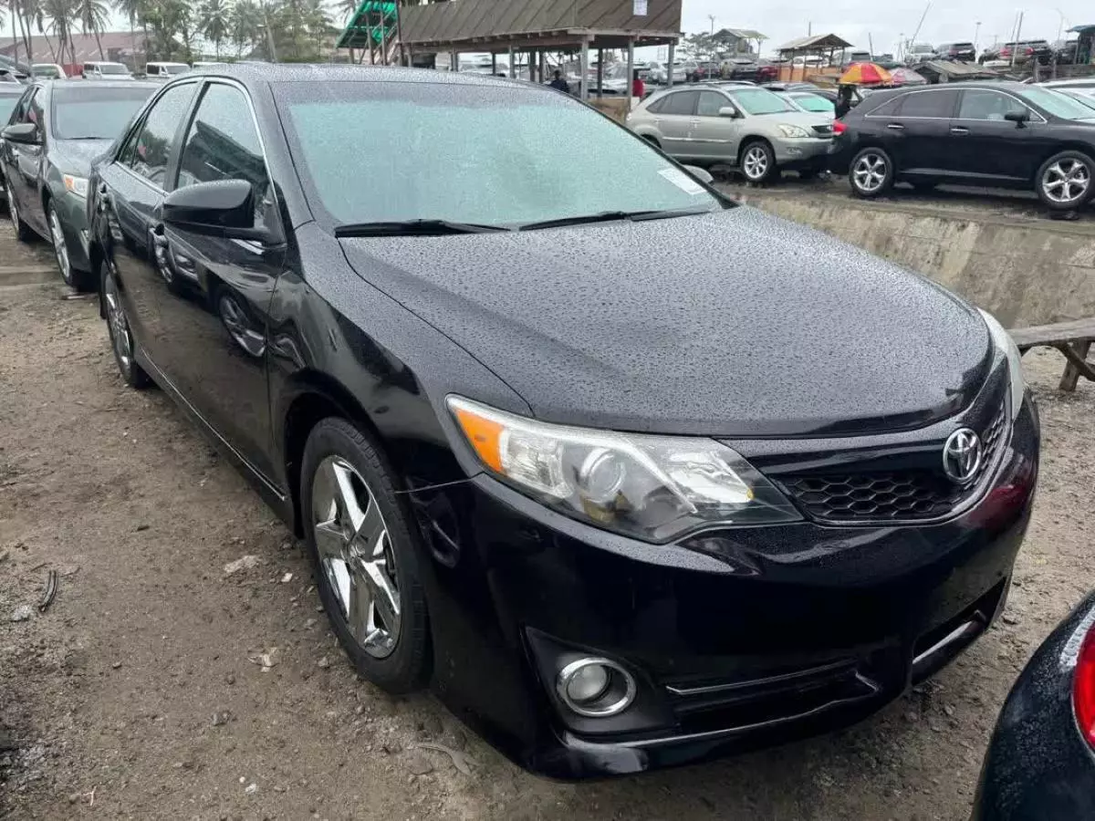 Toyota Camry   - 2012