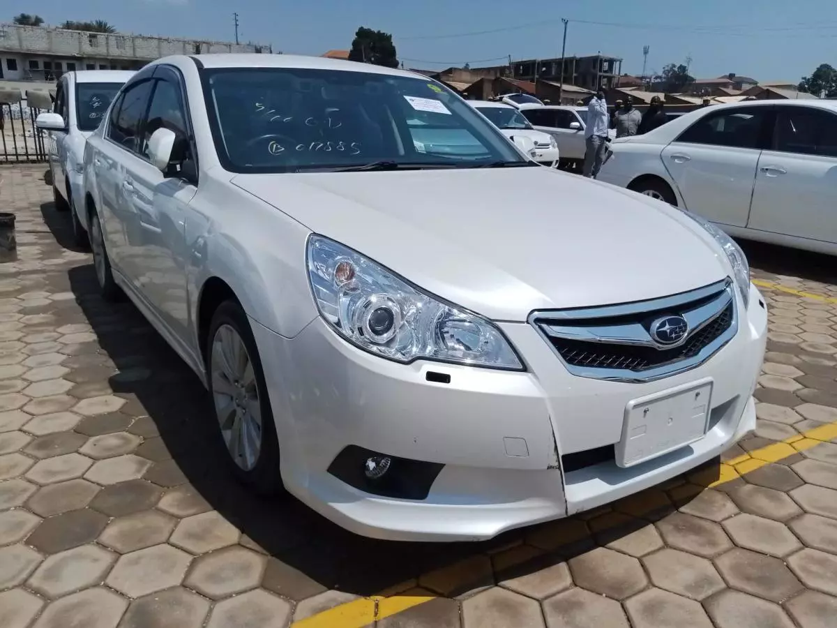 Subaru Legacy   - 2010