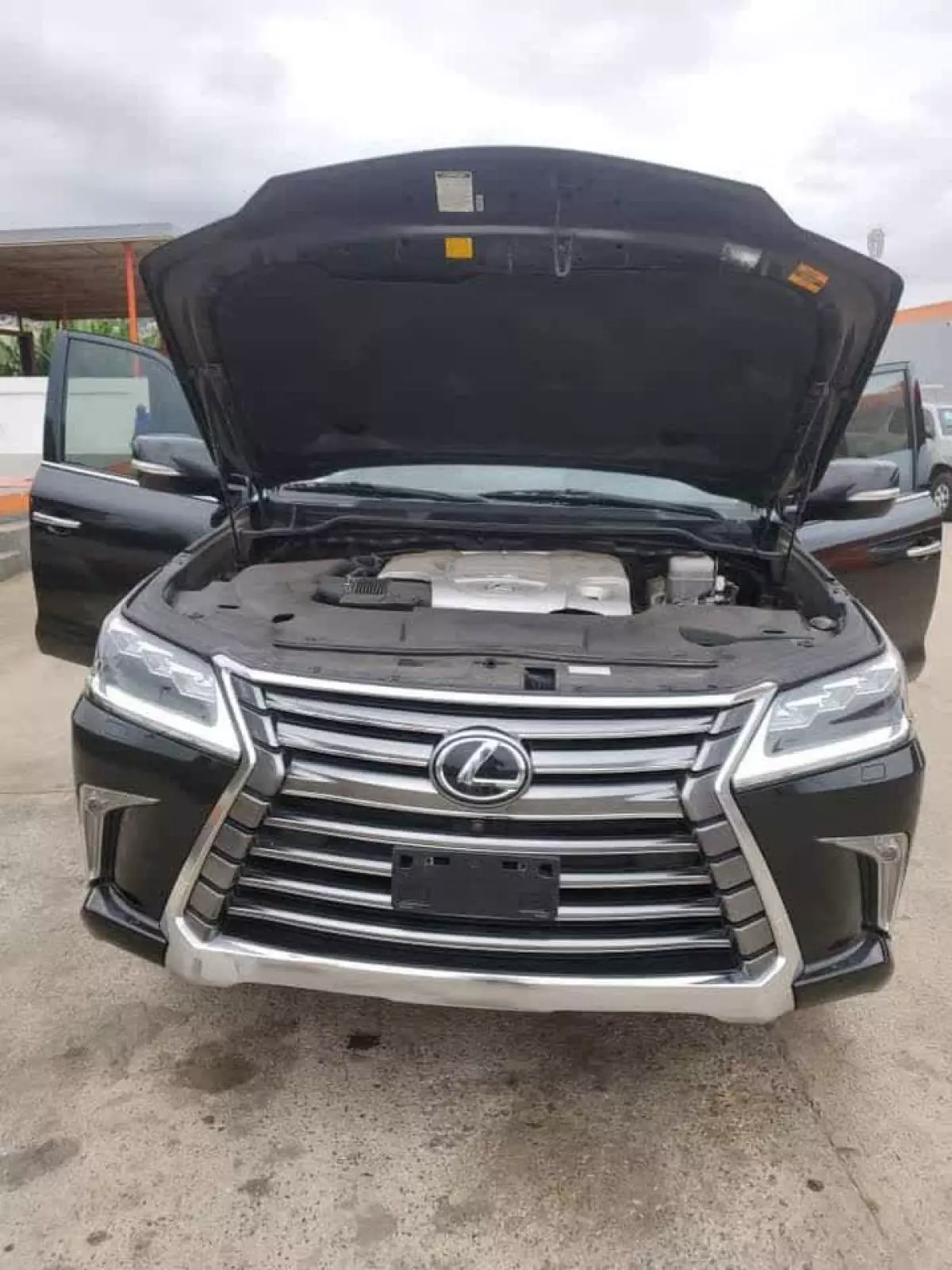 Lexus LX 570   - 2018