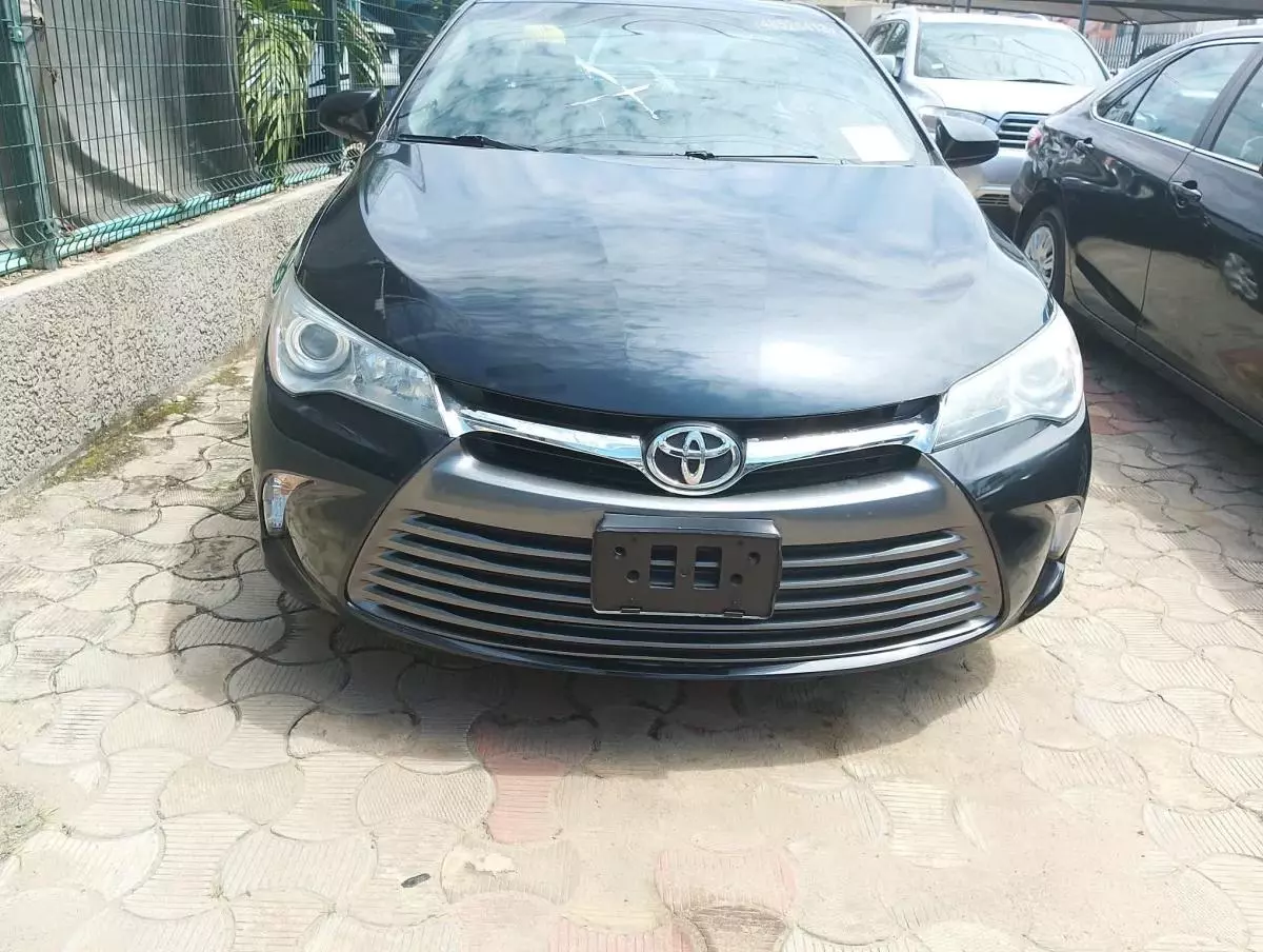 Toyota Camry   - 2016