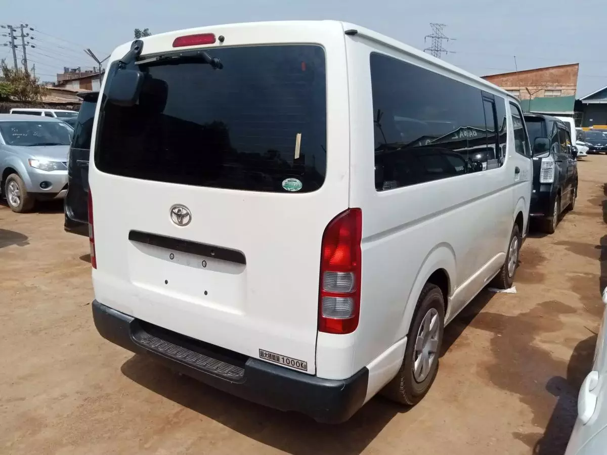 Toyota Hiace   - 2012