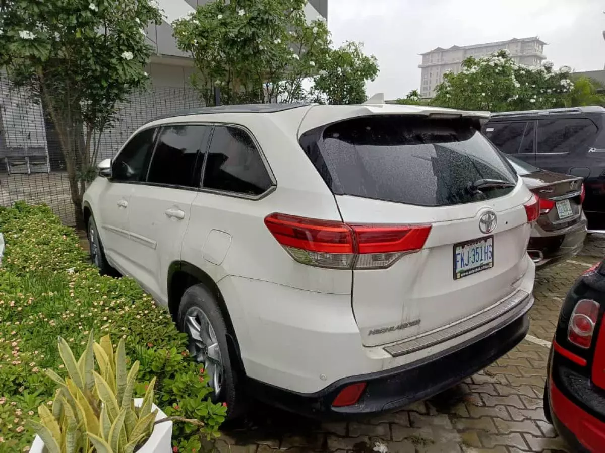 Toyota Highlander   - 2018