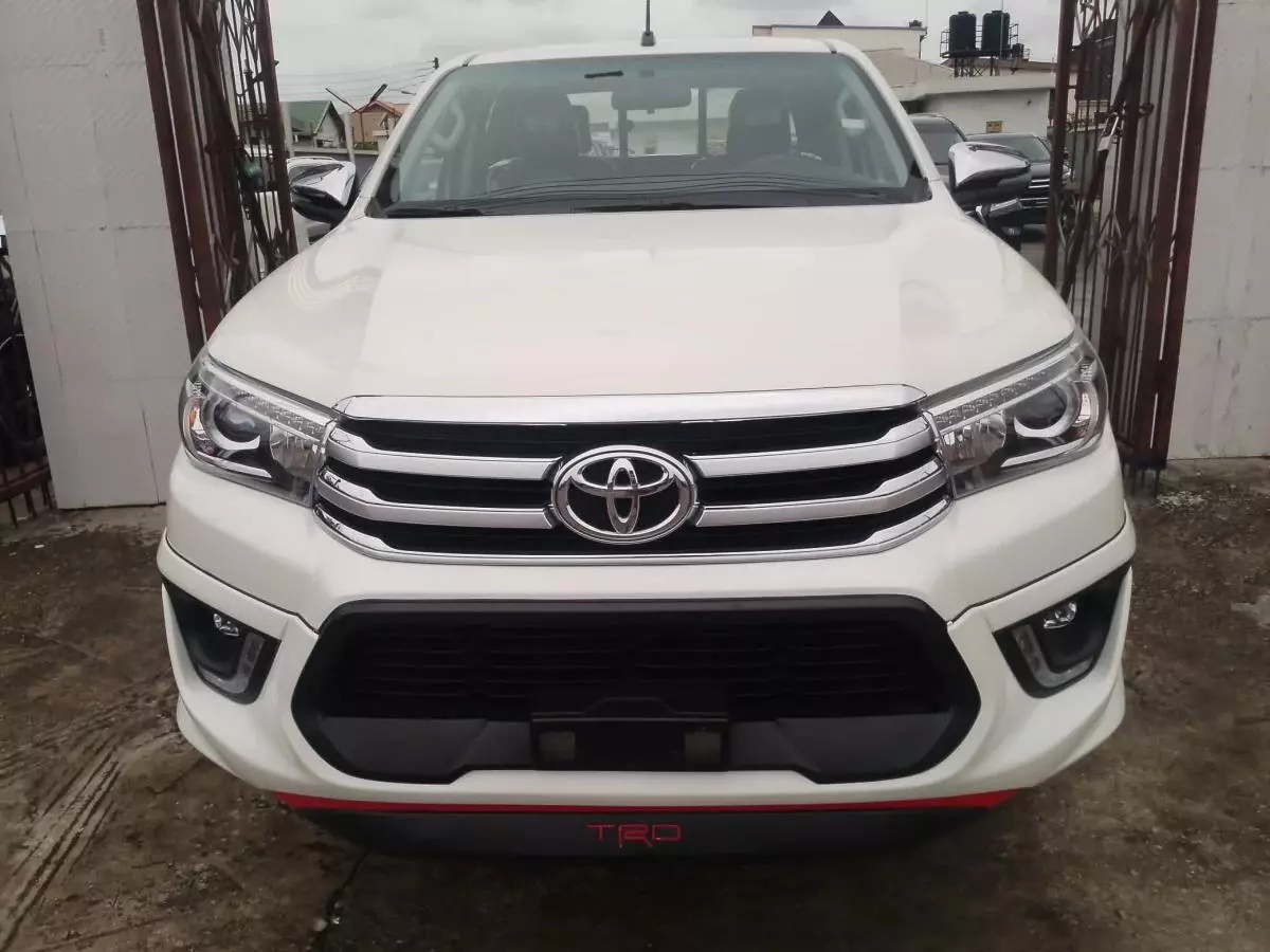 Toyota Hilux   - 2020