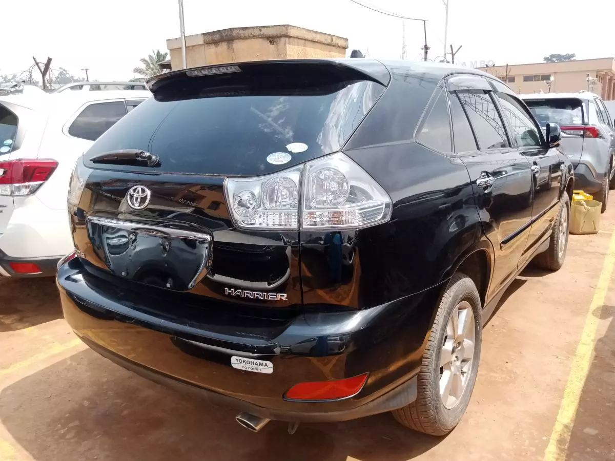 Toyota Harrier   - 2011