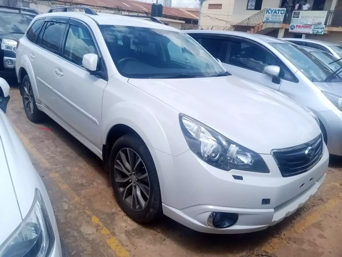 Subaru Outback   - 2011