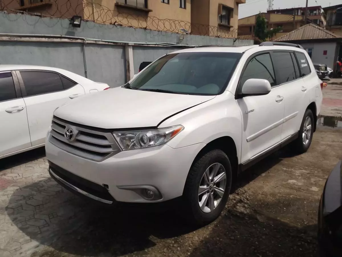 Toyota Highlander   - 2011