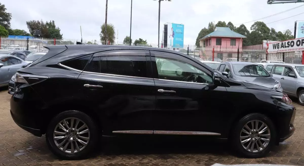 Toyota Harrier   - 2017