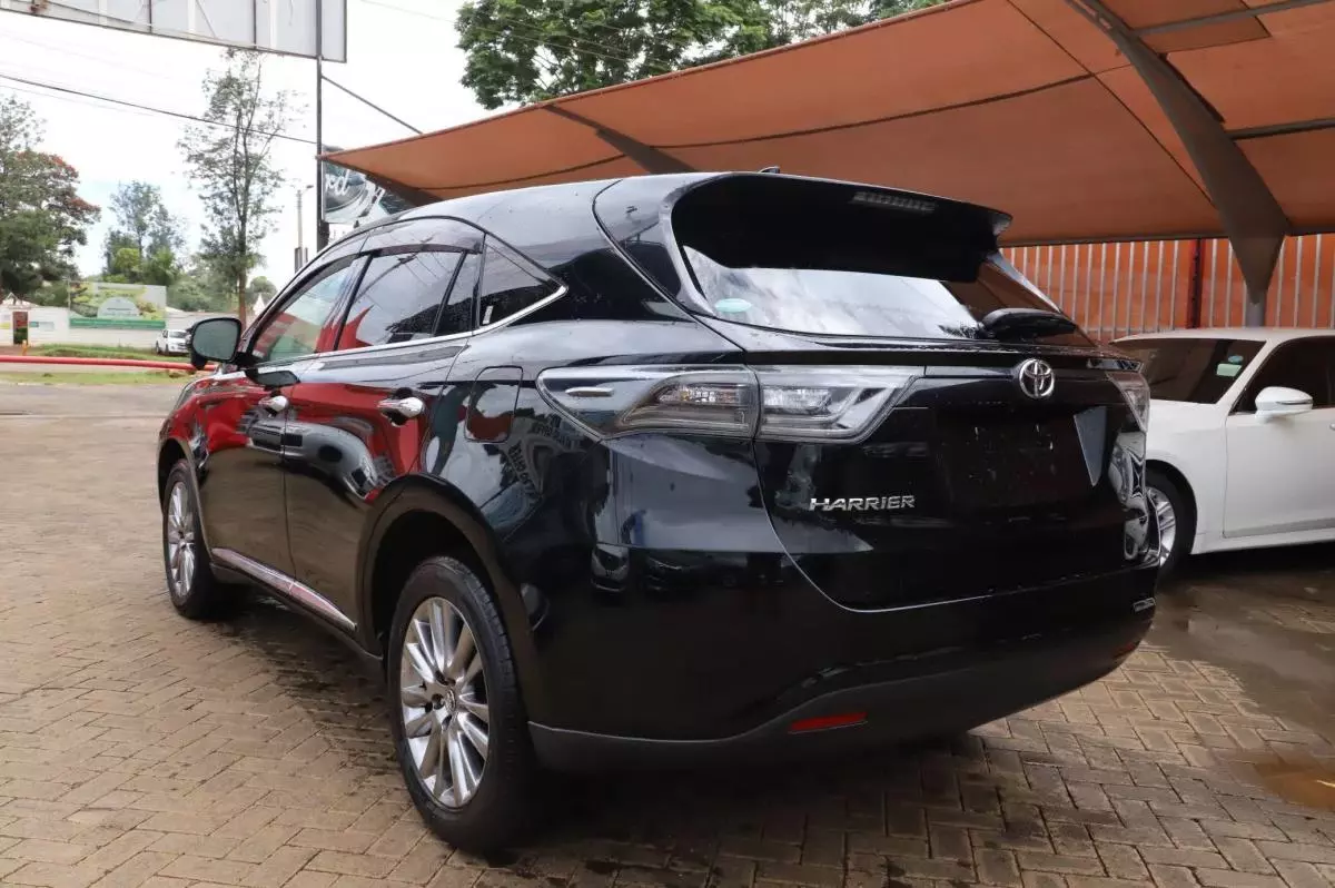 Toyota Harrier   - 2017