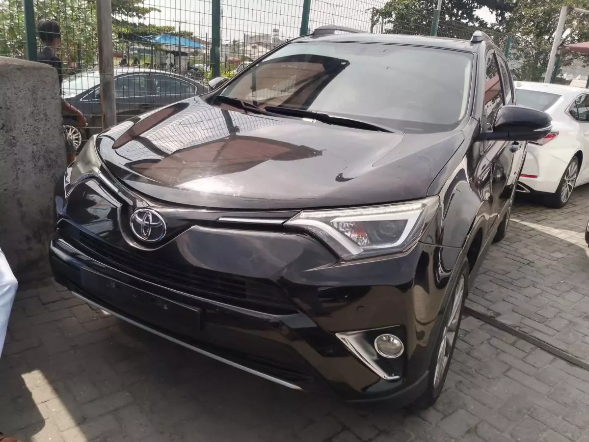 Toyota RAV 4   - 2018