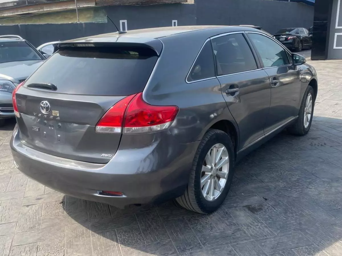 Toyota Venza   - 2011