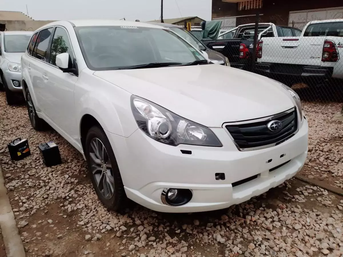 Subaru Outback   - 2010